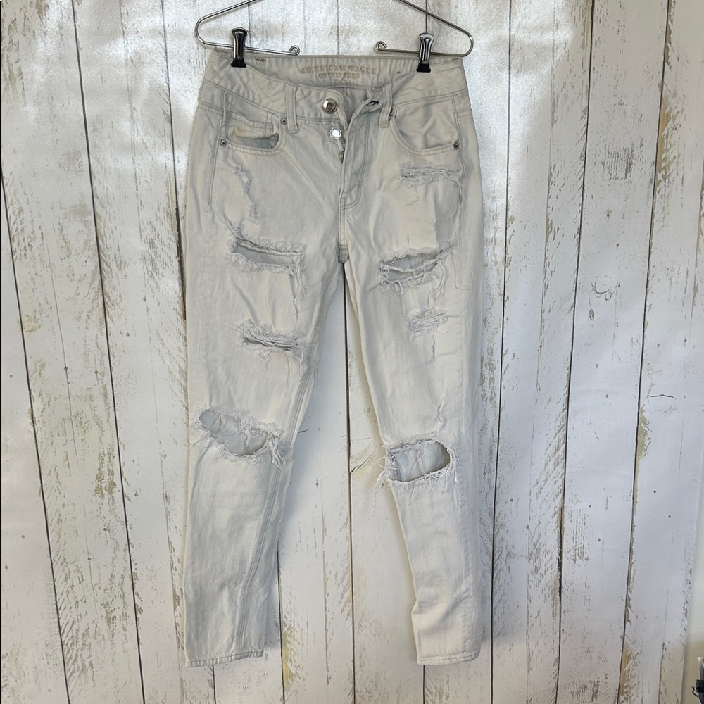 American Eagle Outfitters Off-white Tomgirl Jeans with Buttonfly